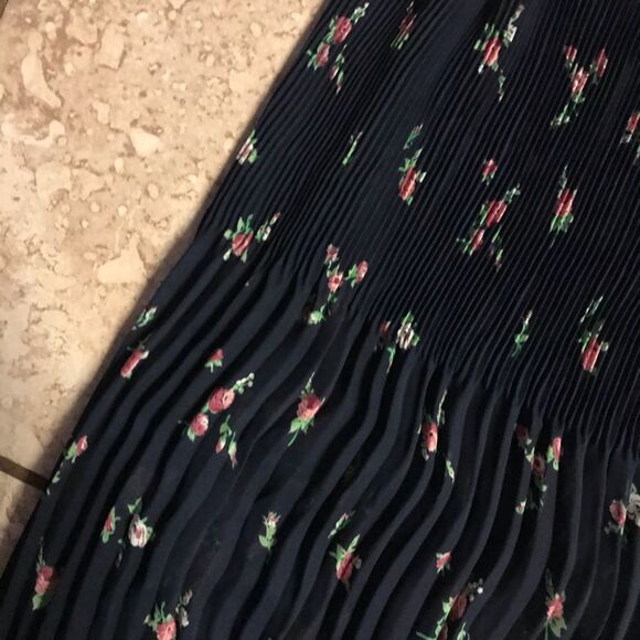 Vintage crepe pleated unlined floral skirt - Picture 3 of 3